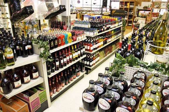 West Quincy Wine & Spirits | 3704 W Quincy Ave, Denver, CO 80236, USA | Phone: (303) 738-0188