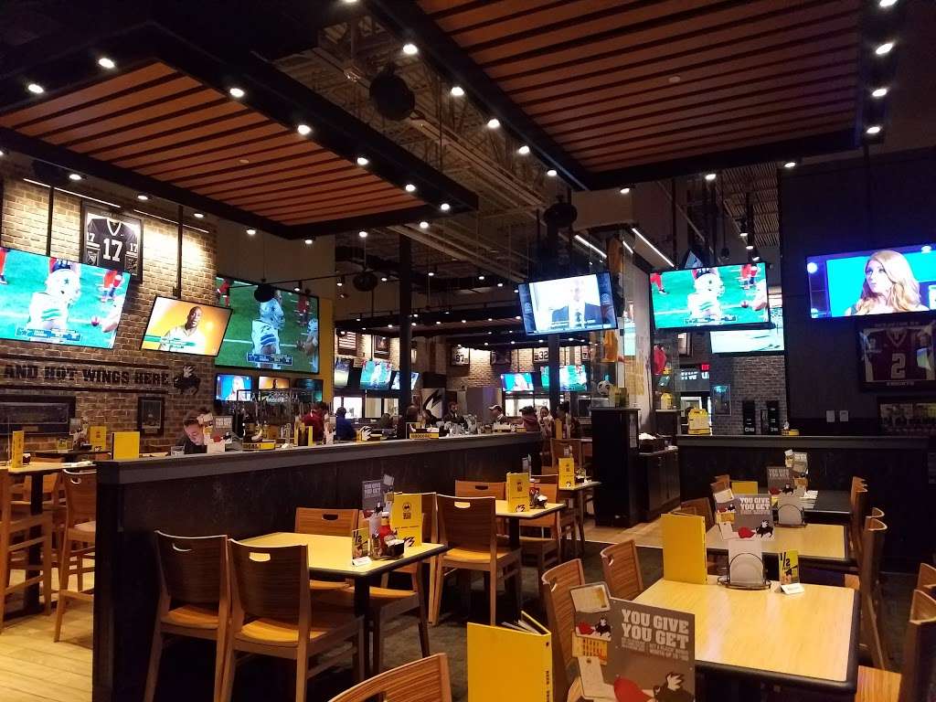 Buffalo Wild Wings | 100 Viewmont Mall, Scranton, PA 18508, USA | Phone: (570) 344-9224