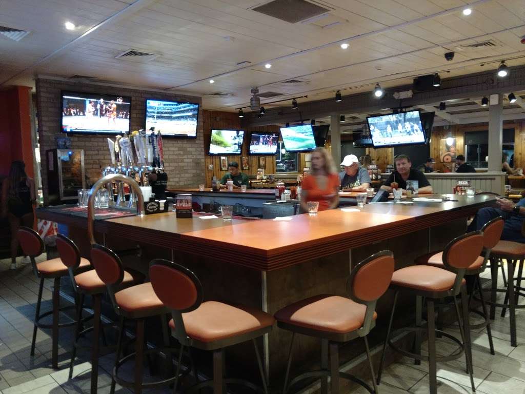Hooters | 7702 Gateway Ln NW, Concord, NC 28027 | Phone: (704) 979-0130