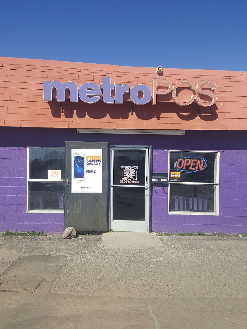 Metro by T-Mobile | 12002 W Thunderbird Rd, El Mirage, AZ 85335, USA | Phone: (623) 748-3600