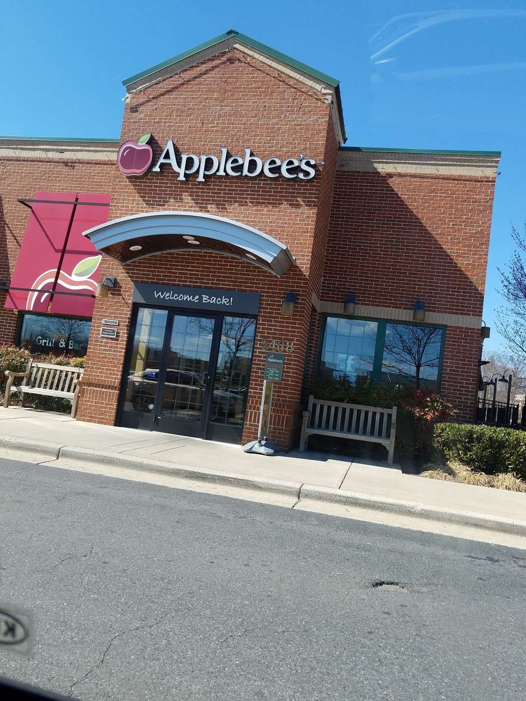 Applebees Grill + Bar | 2408 Brandermill Blvd Waugh Chapel Shopping Center, Gambrills, MD 21054, USA | Phone: (410) 451-1655