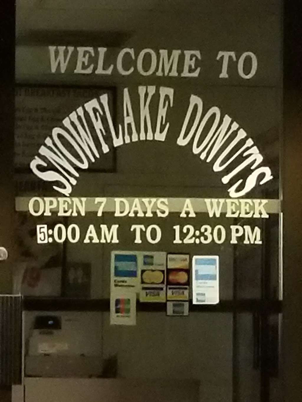 Snowflake Donuts | 1270 Crabb River Rd # 400, Richmond, TX 77469, USA | Phone: (281) 545-1907