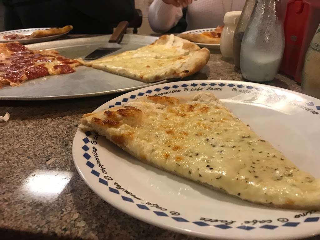 Lillos Pizza | 1824 67 Main St, Walden, NY 12586 | Phone: (845) 778-5612