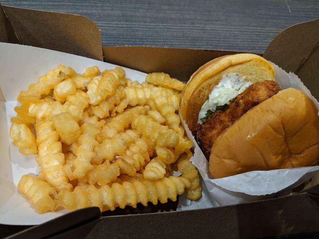 Shake Shack | LaGuardia Airport Terminal B near Gate 42, East Elmhurst, NY 11371, USA