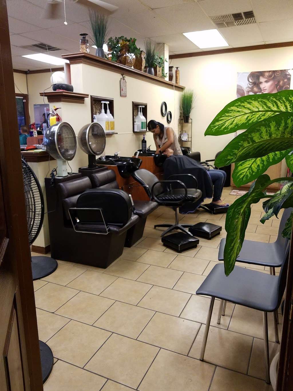 Nuevo Look Salon | 2831 W Grauwyler Rd, Irving, TX 75061, USA | Phone: (972) 790-2379