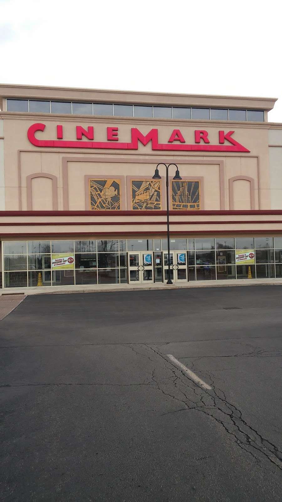 Cinemark At Valparaiso | 700 Porters Vale Blvd, Valparaiso, IN 46383, USA | Phone: (219) 464-0260