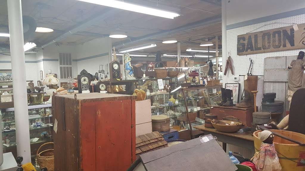 New Oxford Antique Center | 333 Lincoln Way W, New Oxford, PA 17350, USA | Phone: (717) 624-7787