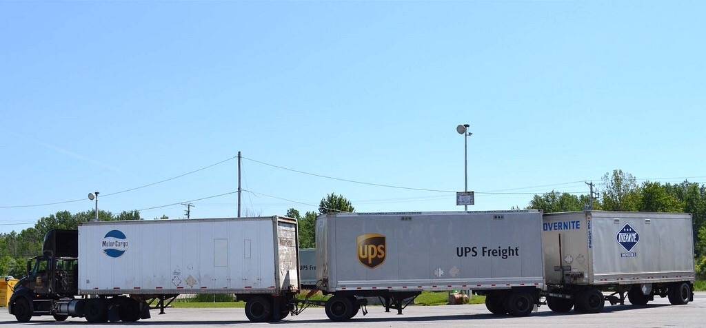 UPS Freight | 9828 Bluegrass Pkwy, Louisville, KY 40299 | Phone: (502) 495-5900