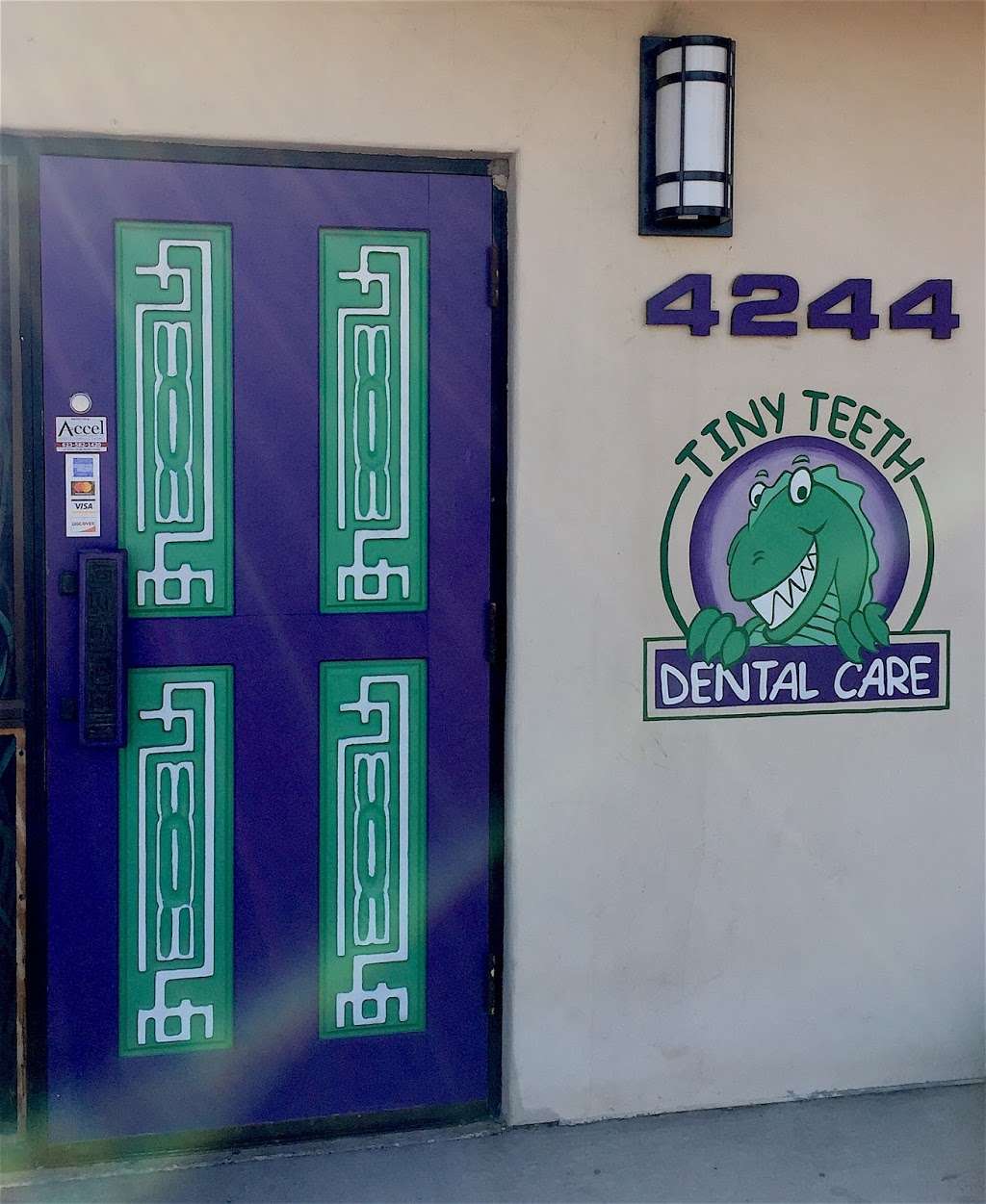 Tiny Teeth Childrens Dentistry | 4244 N 19th Ave, Phoenix, AZ 85015, USA | Phone: (602) 776-9700