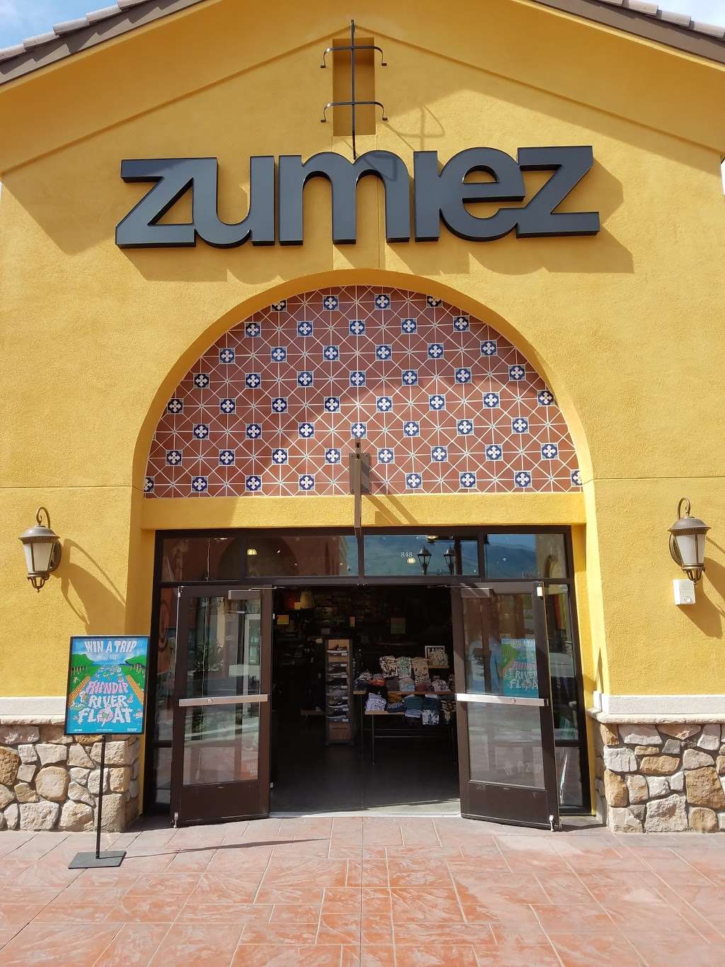 Zumiez | 5701 Outlets at Tejon Pkwy, Arvin, CA 93203, USA | Phone: (661) 858-2189