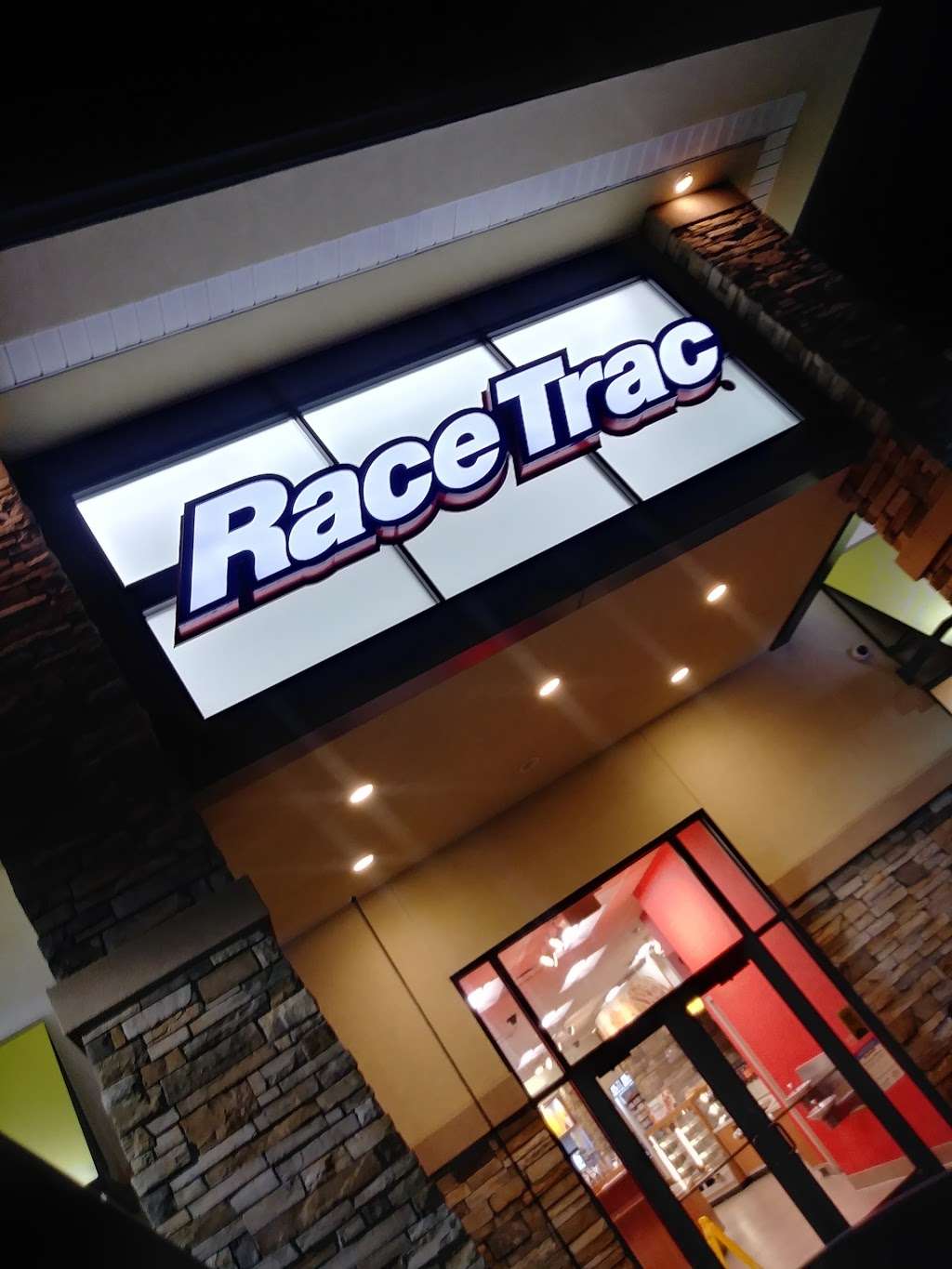 RaceTrac | 622 E Broad St, Groveland, FL 34736 | Phone: (352) 429-7682