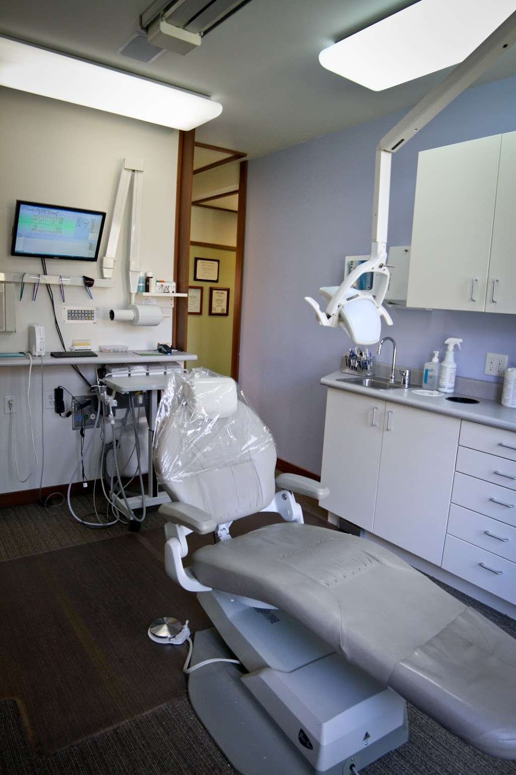 Dr. Wayne T. Kinney, DDS | 3715, 2828 E 96th St, Indianapolis, IN 46240, USA | Phone: (317) 575-1120