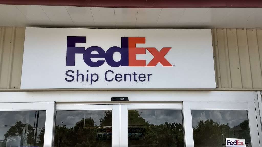 FedEx Ship Center | 4901 South, TX-288 Business, Richwood, TX 77531, USA | Phone: (800) 463-3339