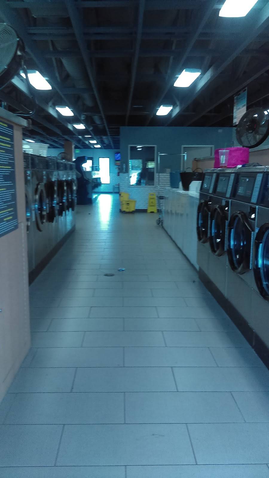 Spin Cycle Laundry Lounge | 10113 Folsom Blvd, Rancho Cordova, CA 95670, USA | Phone: (916) 633-9691