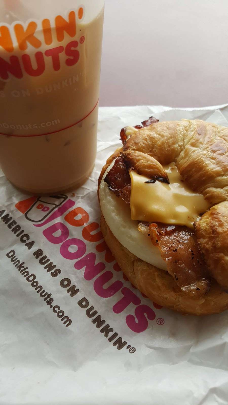 Dunkin Donuts | 2000 W Main St, Stamford, CT 06902 | Phone: (203) 357-0762