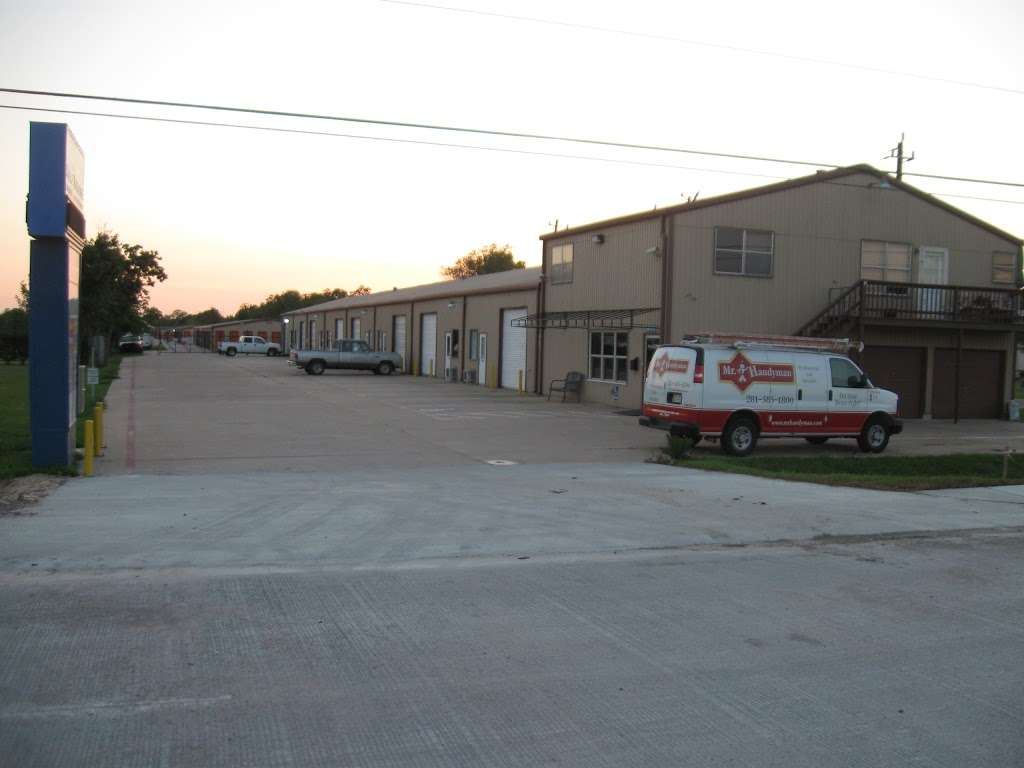 PearMain Self Storage | 1416 N Main St, Pearland, TX 77581, USA | Phone: (281) 485-0425