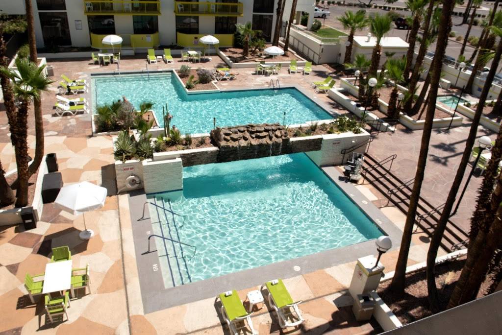 Holiday Inn & Suites Phoenix-Mesa/Chandler | 1600 S Country Club Dr, Mesa, AZ 85210, USA | Phone: (480) 964-7000