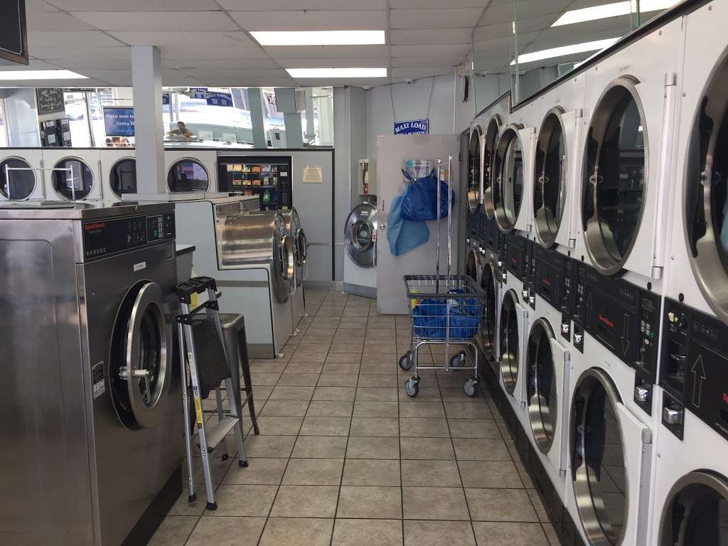 Happy Bubbles Laundromat | 12441 Oxnard St, North Hollywood, CA 91606 | Phone: (818) 232-3057