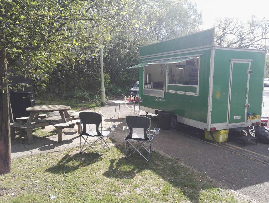 South Mimms burger van CARLS BURGERS | St Albans Rd, South Mimms EN6 3QQ, UK | Phone: +44 7566 819600