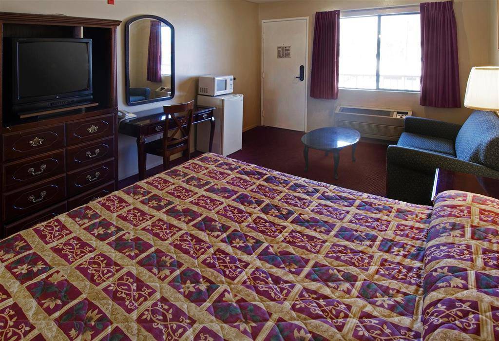 Americas Best Value Inn & Suites Anaheim | 328 N Stanton Ave, Anaheim, CA 92801, USA | Phone: (714) 229-0101