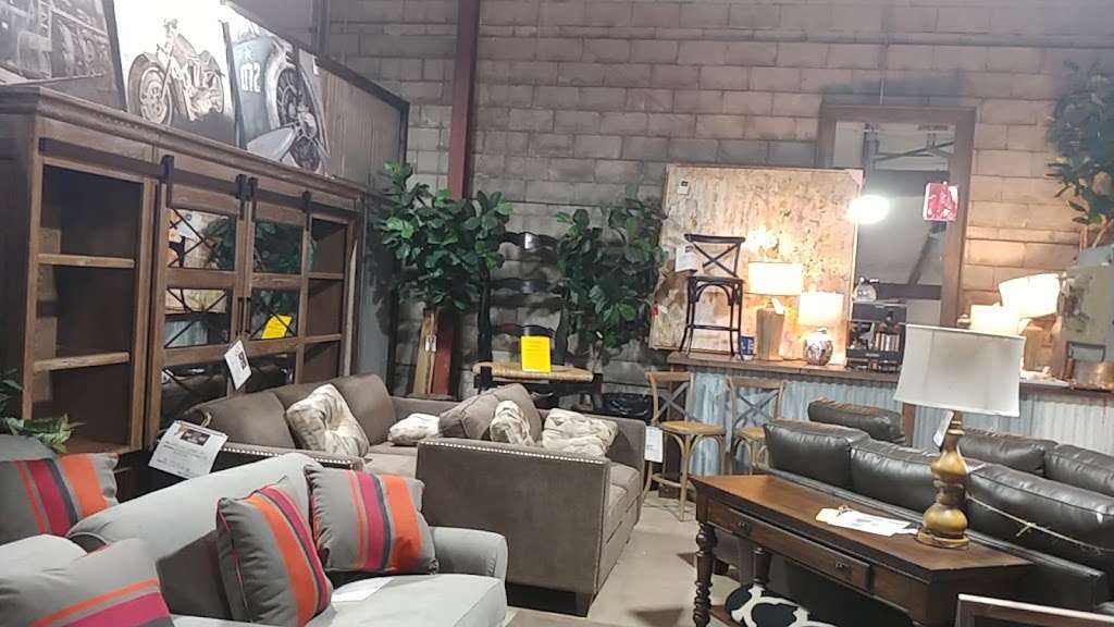 Urban Decor Warehouse | 10009 Ravenwood Dr, St John, IN 46373, USA | Phone: (219) 365-9282