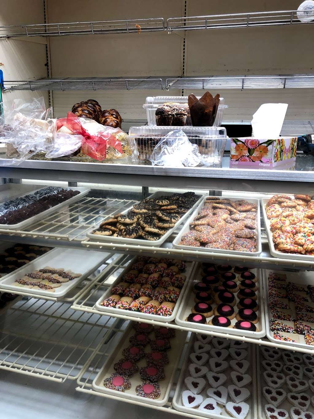 Oneg Bakery | 188 Lee Ave, Brooklyn, NY 11211, USA | Phone: (718) 797-0971