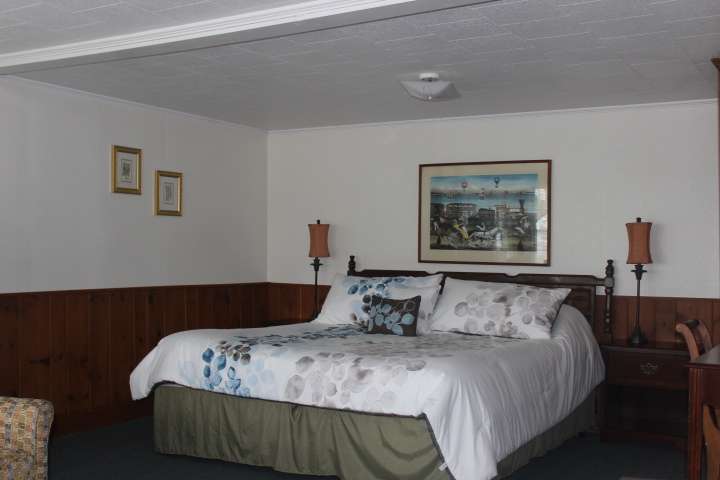 Sheas Riverside Inn & Motel | 132 Main St, Essex, MA 01929, USA | Phone: (978) 768-6800