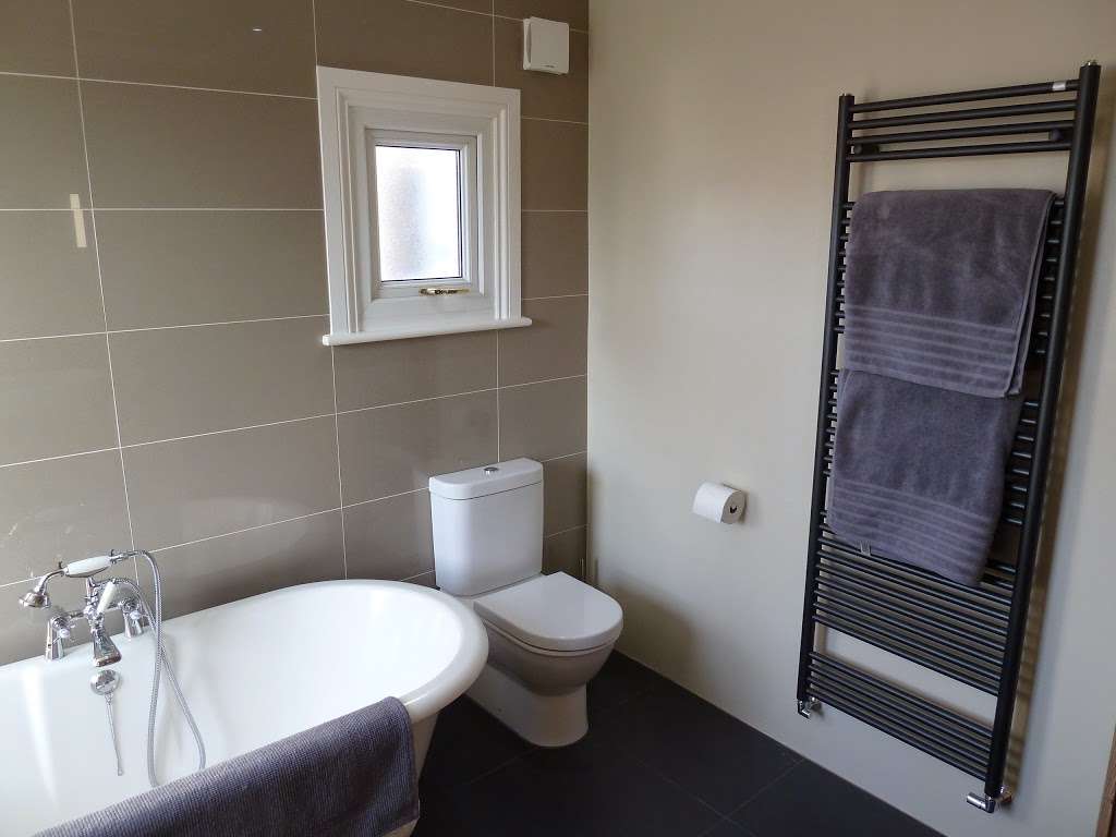 Chigwell Bathroom Services | Office: 1 HOLLY COTTAGES, BELL COMMON, Epping CM16 4EA, UK | Phone: 020 8500 3666