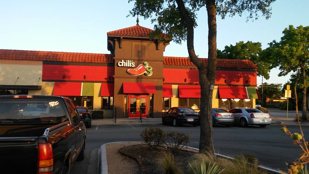 Chilis Grill & Bar | 246 Casa Linda Plaza, Dallas, TX 75218, USA | Phone: (214) 321-9485