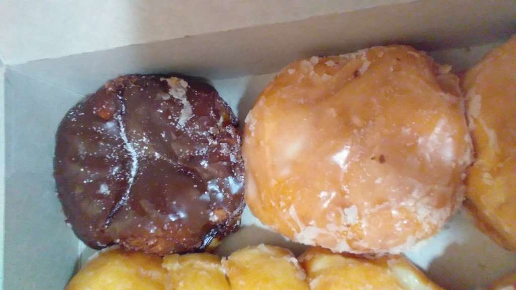 Yum Yum Donuts | 13501 Hubbard St, Sylmar, CA 91342, USA | Phone: (818) 367-9800