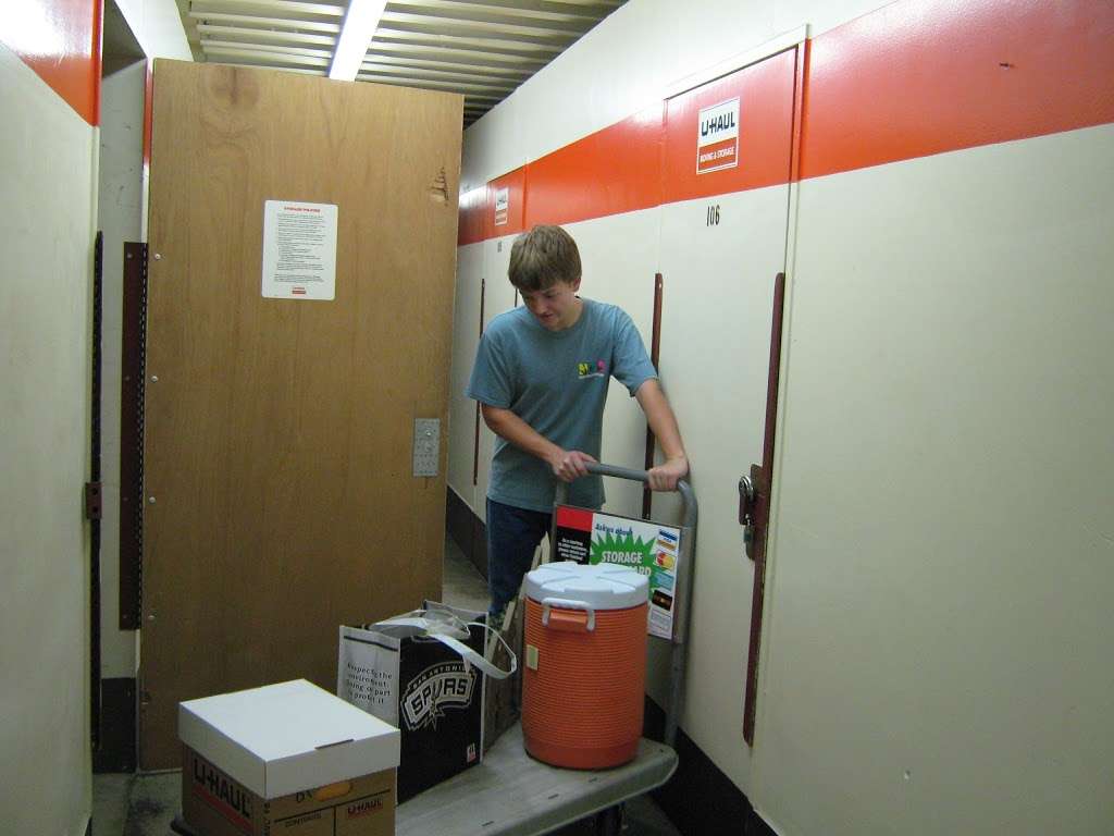 U-Haul Moving & Storage at W W White | 4502 Rigsby Ave, San Antonio, TX 78222, USA | Phone: (210) 333-3131