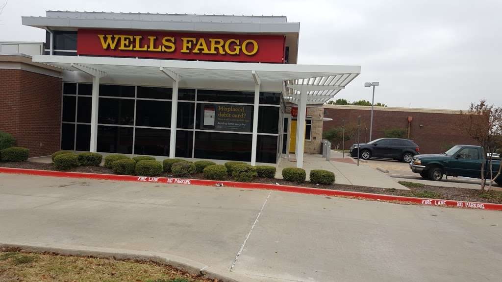 Wells Fargo Bank | 4156 S Carrier Pkwy, Grand Prairie, TX 75052, USA | Phone: (972) 504-2267