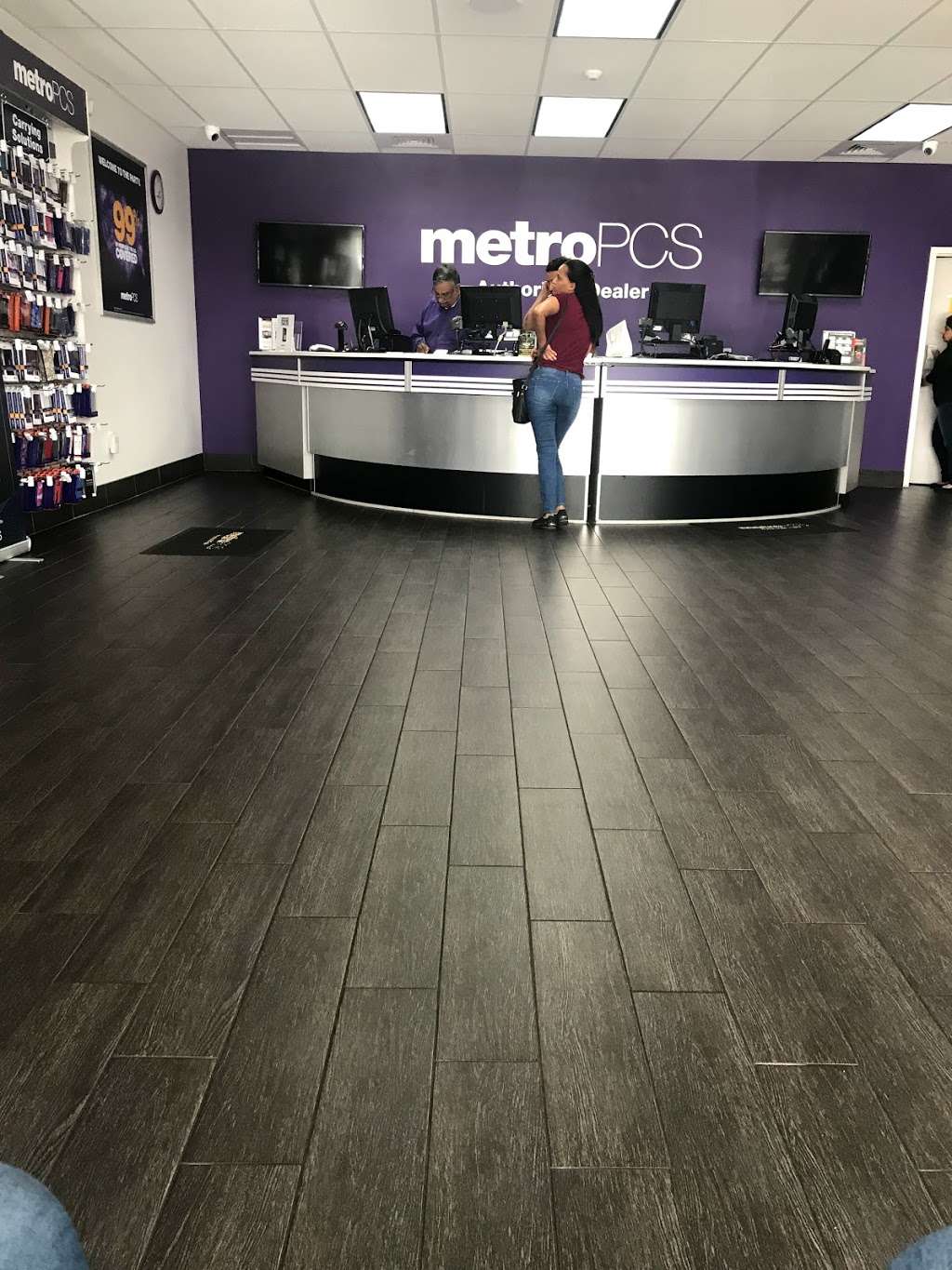 Metro by T-Mobile | 5718 N University Dr, Tamarac, FL 33321, USA | Phone: (954) 933-0708