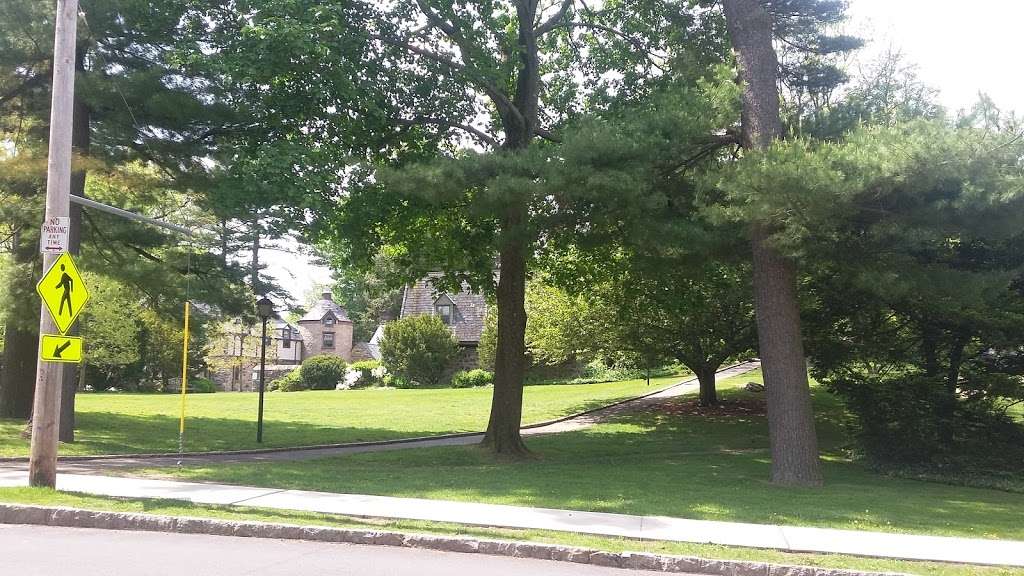 Sarah Lawrence College | 1 Mead Way, Bronxville, NY 10708 | Phone: (914) 337-0700