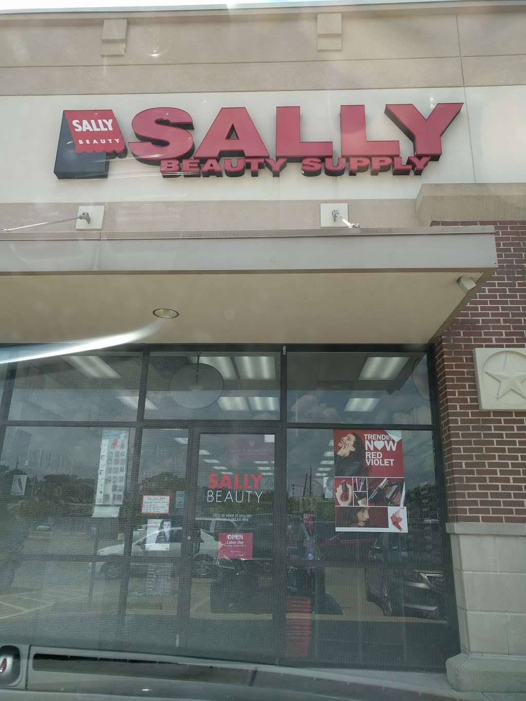 Sally Beauty | 957 N Shepherd Dr, Houston, TX 77008 | Phone: (713) 426-2014