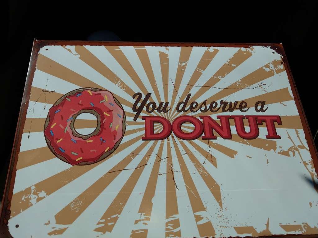 Moe’s Donut Shop | 321 Aikens Center, Martinsburg, WV 25404, USA | Phone: (304) 278-4665