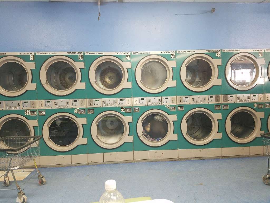 Laundry Triple Eee | 7302 New Laredo Hwy, San Antonio, TX 78211, USA | Phone: (210) 810-6184