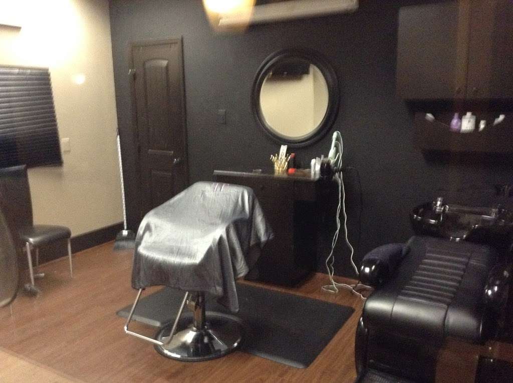 Kens Kutting Shoppe Professional Salon Suites | 8900 Kirby Dr Suite 270, Houston, TX 77054, USA | Phone: (713) 668-9522