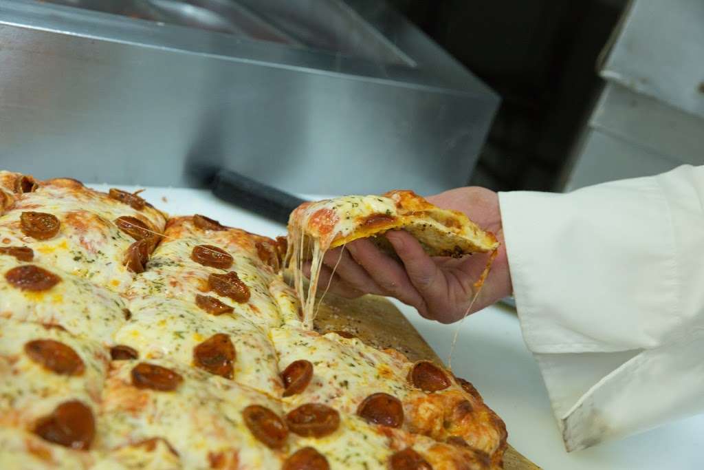 County Inn Pizza | Roosevelt Rd, Elmhurst, IL 60126 | Phone: (630) 832-9382