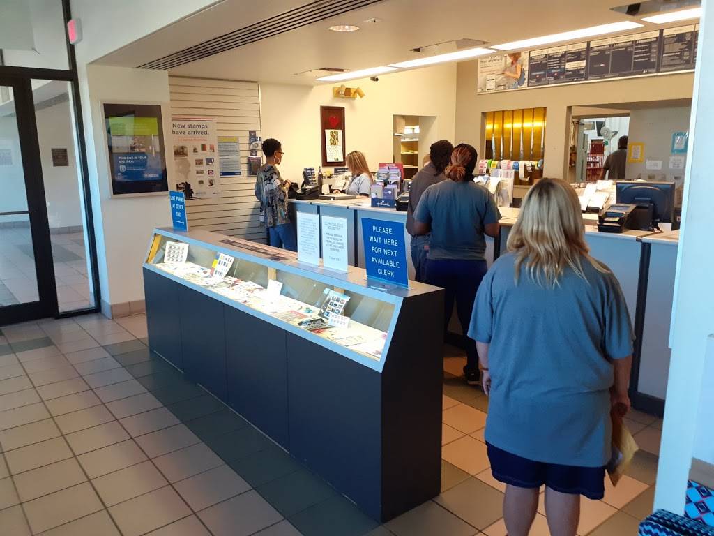 United States Postal Service | 3241 S Hydraulic Ave St, Wichita, KS 67216, USA | Phone: (800) 275-8777