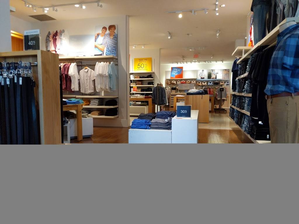 Gap - with Curbside Pickup | 3100 Main St Suite 445, Maumee, OH 43537, USA | Phone: (419) 878-0399