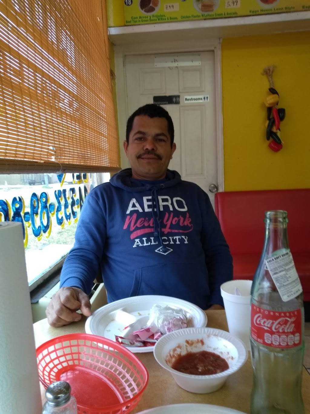 Tacos Sarandeados Juanito | 4200 W Jefferson Blvd, Dallas, TX 75211, USA | Phone: (214) 333-8980