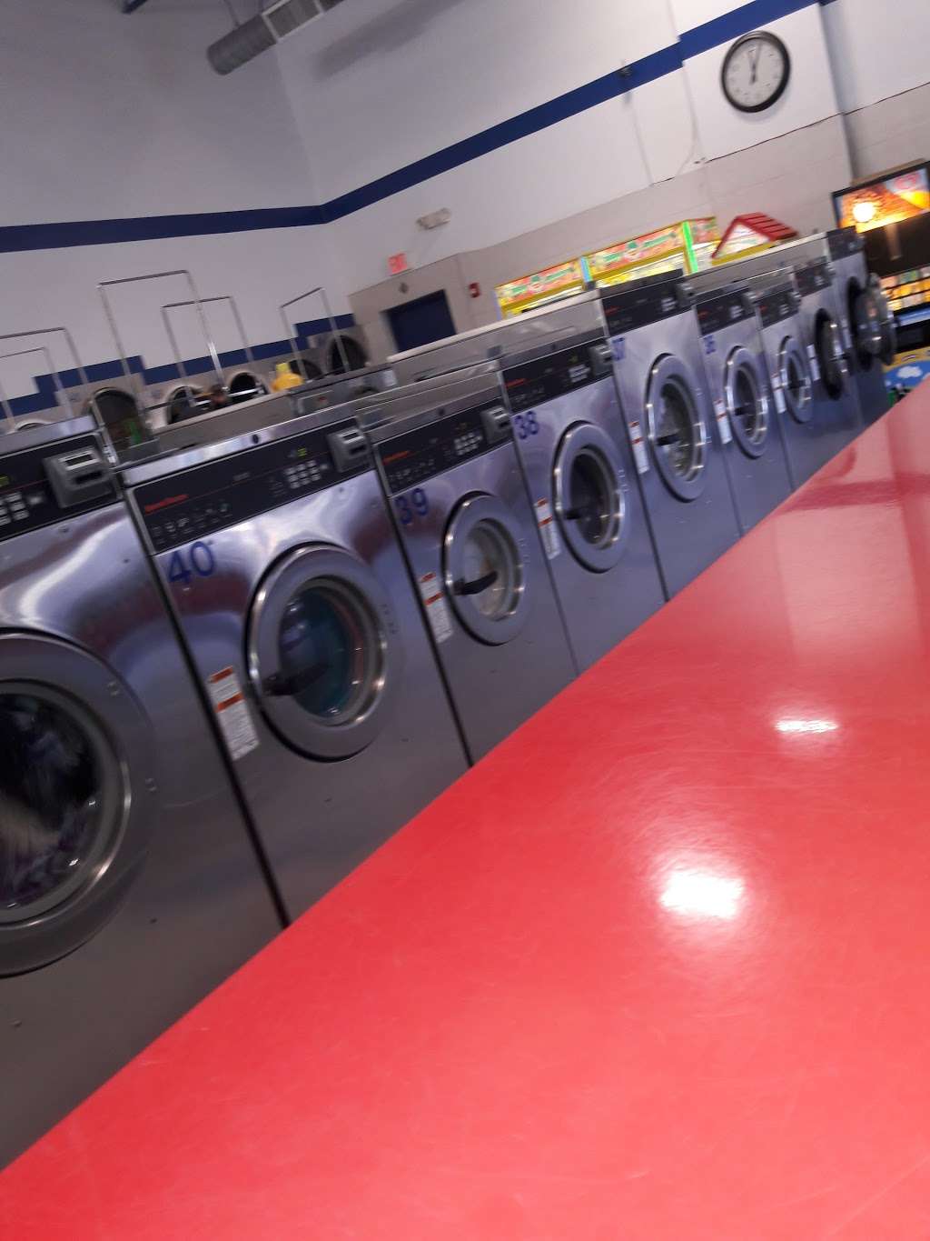 Laundry Palace | 112 Hempstead Ave, West Hempstead, NY 11552, USA | Phone: (516) 734-1858