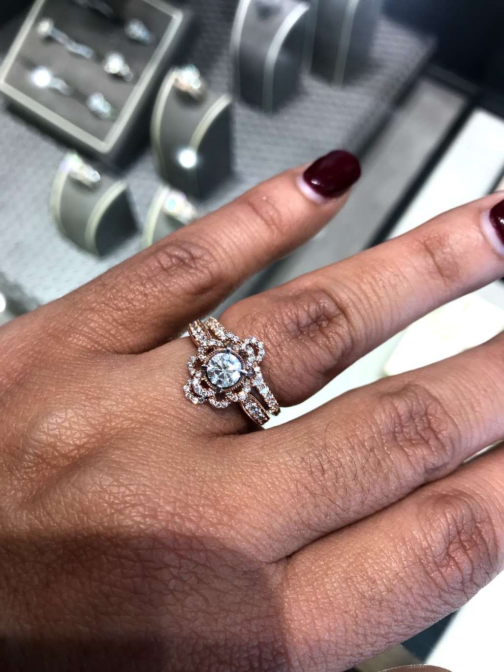 Kay Jewelers | 549 N Alafaya Trail Ste. T-05A, Orlando, FL 32828 | Phone: (407) 273-1105