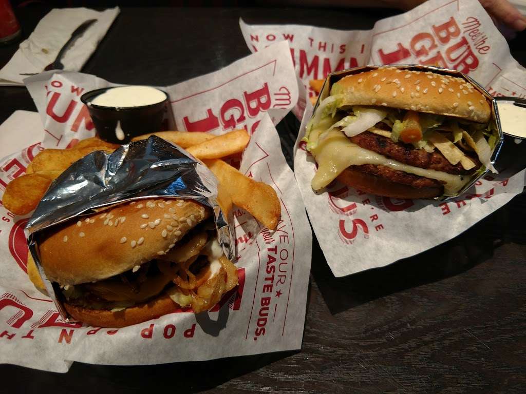 Red Robin Gourmet Burgers and Brews | 1631 W Imperial Hwy, La Habra, CA 90633, USA | Phone: (562) 694-1685
