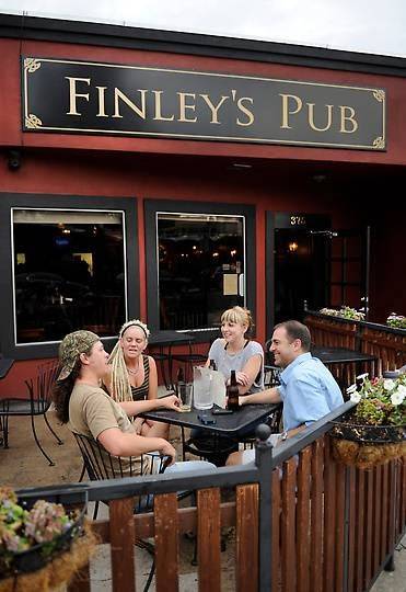 Finleys Pub | 2019, 375 S Pearl St, Denver, CO 80209, USA | Phone: (303) 282-4790