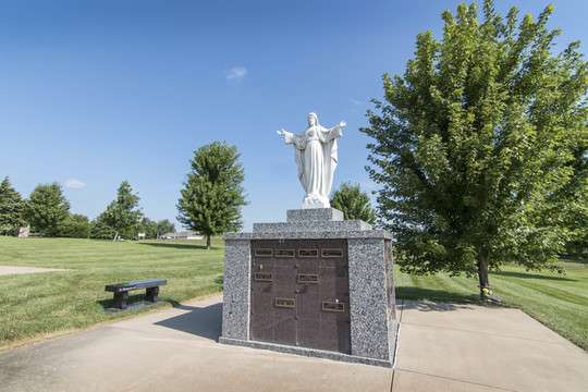 Shawnee Mission Mem Gardens | 23215 W 75th St, Shawnee, KS 66227, USA | Phone: (913) 441-3300