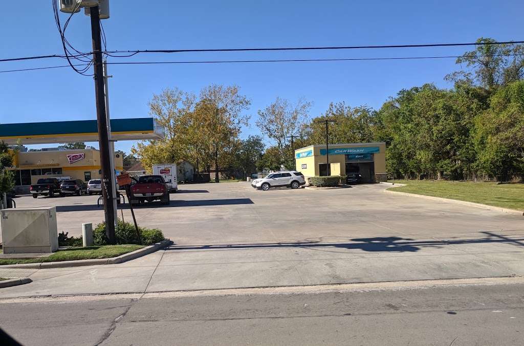 Valero | 502 N Cleveland St, Dayton, TX 77535, USA