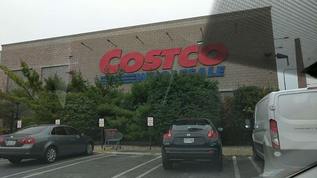 Costco Wholesale | 2746 N Clybourn Ave, Chicago, IL 60614, USA | Phone: (773) 360-2053