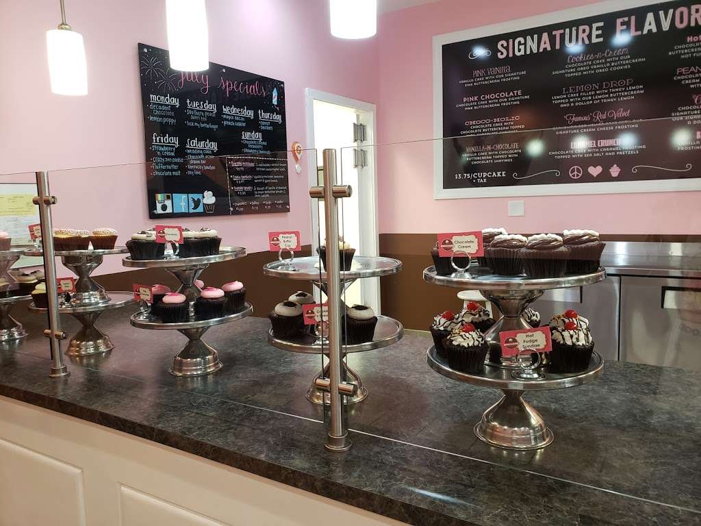 Smallcakes: A Cupcakery - Lakeland | 1560 Town Center Dr, Lakeland, FL 33803, USA | Phone: (863) 226-5449